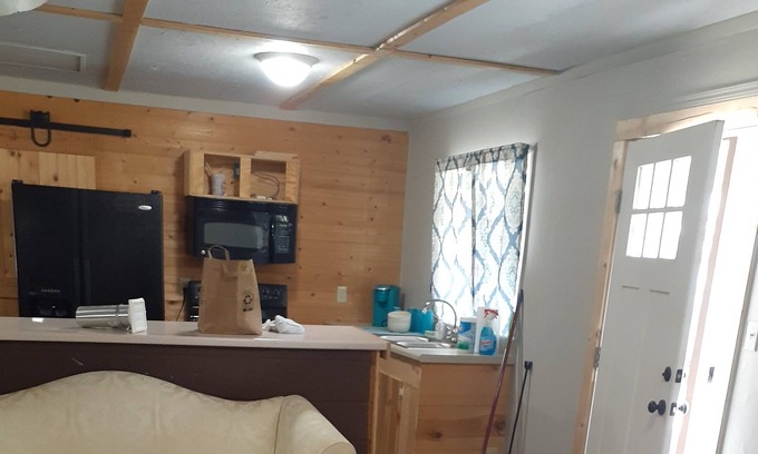 Elizabethton House | Cozy place for good nights rest or go for a walk to creek.