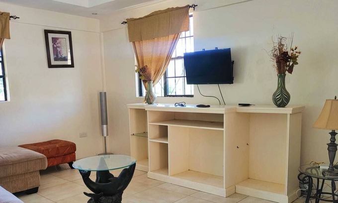 Picard Apartment | Cozy place to stay in picard portsmouth. 3 minutes walk to the beach .