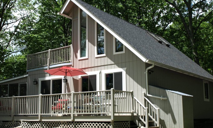 Bushkill House | Cozy Pocono Chalet with Ammenities