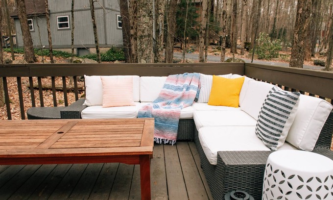 Thornhurst Ski Chalet | Cozy Pocono Lake Chalet / No Amenity Fees After Booking