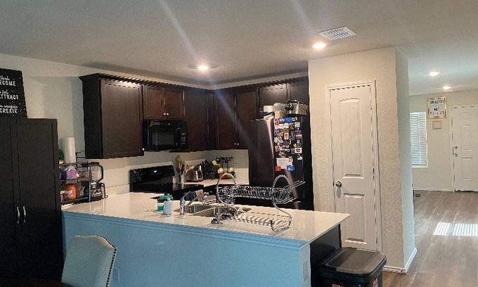Fort Worth House | Cozy Private Bedrooms in Fort Worth – Perfect for Short & Long-Term Stays!