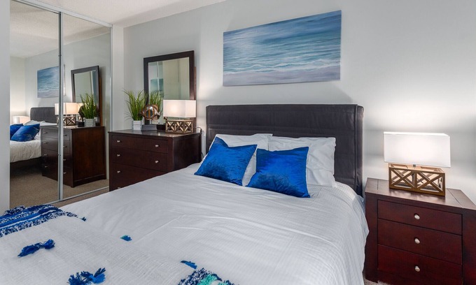 Central Lonsdale Apartment | Cozy, Private Corporate Suite on the Park
