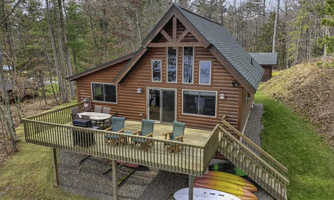 Eagle River House | Cozy PRIVATE Crystal Clear Lake Home! Free WIFI & Firewood!