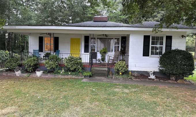 Southwest Raleigh House | Cozy private efficiency located near downtown Raleigh, PNC Arena, NCSU, RTP, RDU