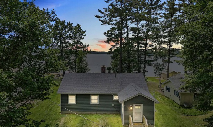 Kalkaska Cottage | Cozy private lakefront cottage, pet-friendly, short drive to Traverse City