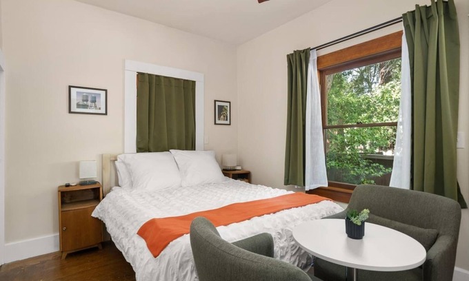 Chico House | | Cozy + Private | Near Enloe |