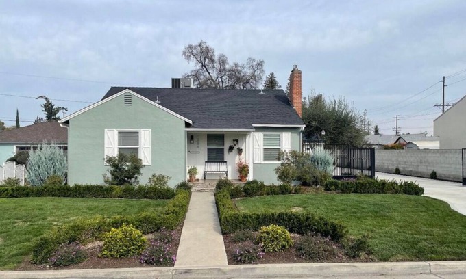 Tulare House | Cozy, private parking and centrally located home in Tulare!