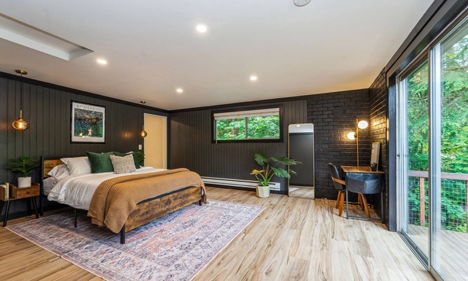 Lime Kiln Cabin | Cozy Private Riverfront Cabin w/NEW hot tub, pet-friendly, minutes from hiking