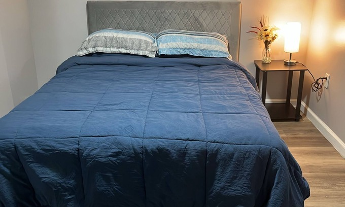 Newark Bed & Breakfast | Cozy Private Room I