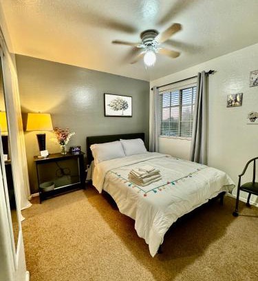 Trailwood House | Cozy Private room with Shared bathroom Inside a house
