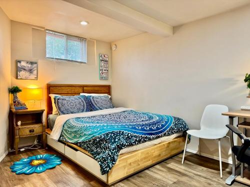 Rainier Valley House | Cozy Private Room with Shared Bathroom on the 1st Floor - Conveniently Located near SeaTac Airport and Downtown