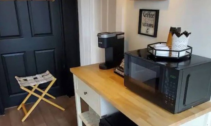 Manchester House | Cozy Private Suite in Manchester 2 mi from Airport