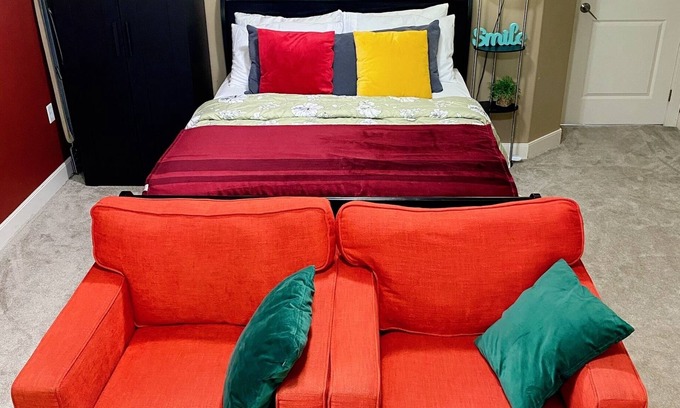 Halifax House | Cozy, Private Suite in Bedford — Bed, Laundry,kitchenette and Self Check in