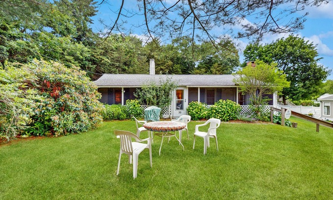 Plymouth House | Cozy quiet cottage: just a short walk to beach, AC & screened porch