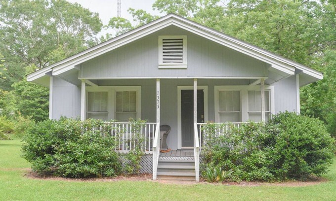 Saint Elmo House | Cozy Quiet Cottage on the Coast