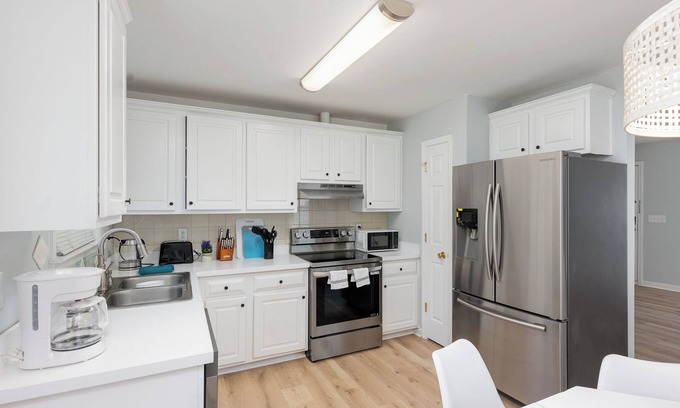 Cary House | Cozy Quiet Downtown Retreat: Walking to Cary Downtown Near WakeMed Cary Hospital