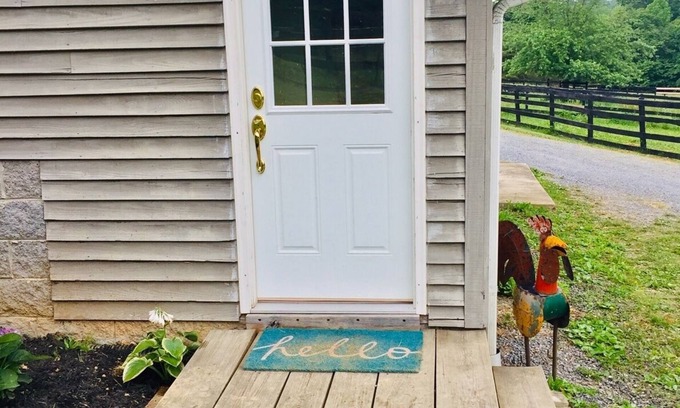 Lexington House | Cozy, quiet loft on a scenic working horse farm, five minutes from Lexington