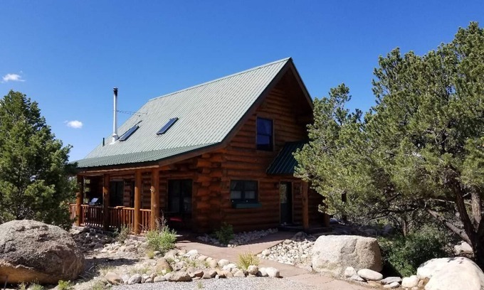 Buena Vista Cabin | Cozy, quiet, secluded log cabin.