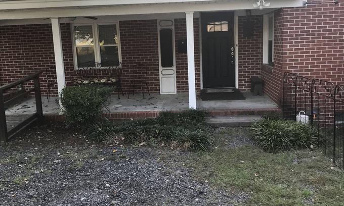 Red Bank House | Cozy ranch close to everything