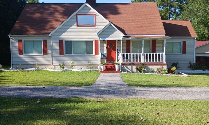 Douglasville Other | Cozy Ranch home with many activities and places to visit