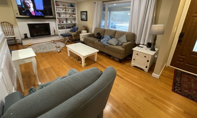 Hudson House | Cozy ranch on park-like property close to Hudson and shopping.