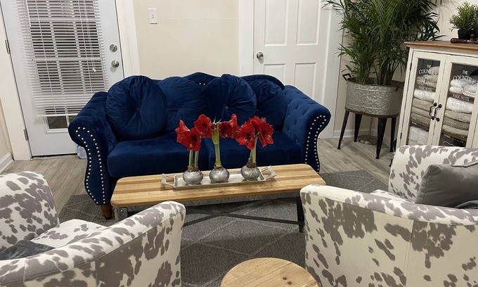 Hitch Village - Fred Wessels Homes House | Cozy renovated downtown house w/office
