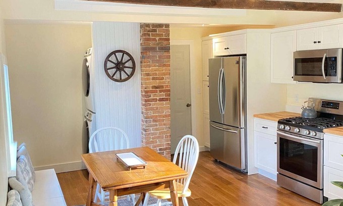 Kennebunk House | Cozy, renovated farmhouse, vaulted ceilings