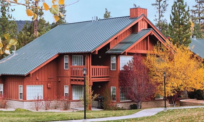 Big Bear Lake Resort | Cozy resort in charming Big Bear Lake with AC, fitness room, WiFi
