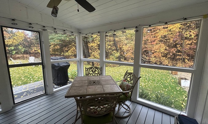Higgins Lake Cabin | Cozy retreat. 2 blocks from lake. Park, pkl ball, S Higgins Lake St Park
