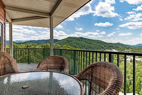 Pigeon Forge House | Cozy Retreat 2BR Condo with Jacuzzi & Indoor Pool