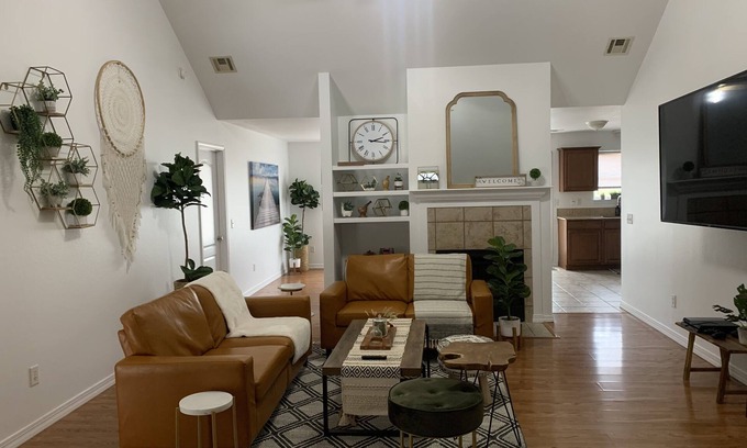 Bentonville House | Cozy retreat close to great hiking trails and downtown Bentonville.
