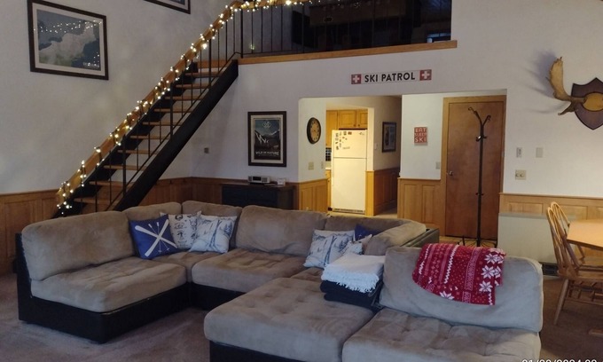 Jackson Condo | Cozy retreat in Bartlett NH. Close to North Conway, Skiing and Story Land.