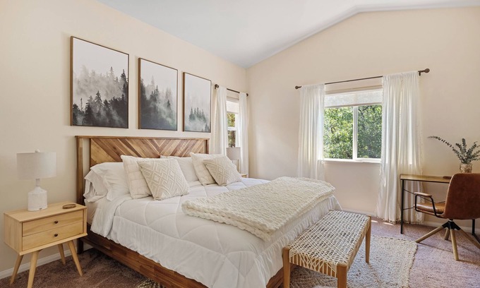 Sugarloaf Cabin | Cozy retreat in Big Bear w/fireplace. Walk to national forest, hike/bike & sled!