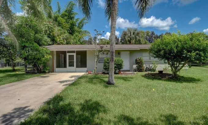 Bonita Springs House | Cozy Retreat: Privacy & Outdoor Charm