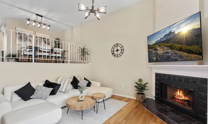 Ontario House | Cozy Retreat with Pool Access in Ontario, CA