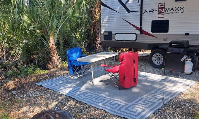 Homosassa House | Cozy River Retreat 2-bedroom RV with AC, in Homosassa Springs , FL