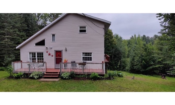 Hastings Highlands Cottage | Cozy River Retreat