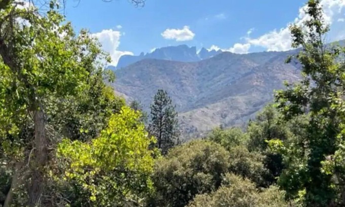 Three Rivers House | Cozy River Retreat/Getaway - 10 min from Sequoia National Park