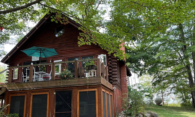 Moorestown Cabin | Cozy Riverfront Cabin steps away from National Forest trails