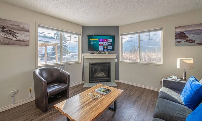 Harvie Heights House | Cozy Rockies- hot tub, free parking, view, AC, king bed, 2BR, sleeps 8
