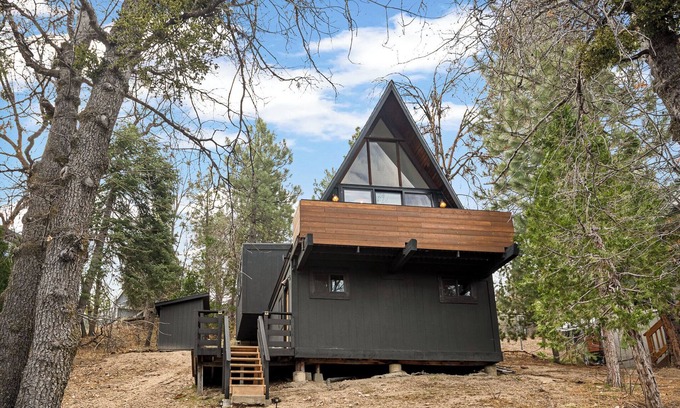 Arrowbear Lake Ski Chalet | Cozy Romantic A-Frame w/Stunning Views Fireplace