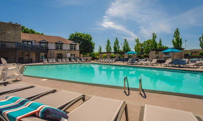 Northwest Columbus Apartment | Cozy Room in apartment with fitness room, WiFi in welcoming Columbus