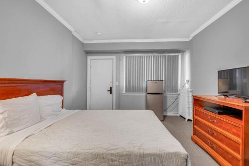 Riverview Apartment | Cozy Room with Private Bath in Brownstown
