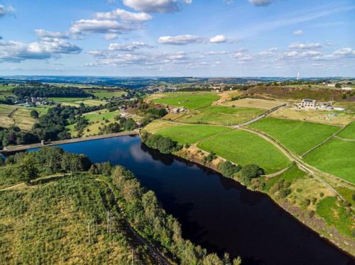 Cartworth Ski Chalet | Cozy rural lodge, amazing views close to Holmfirth