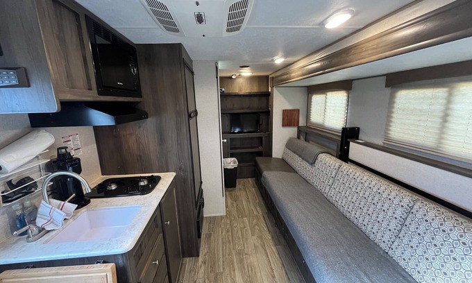 Mason House | Cozy RV in Mason Tn with WiFi, AC, Furnished, near Blue Oval