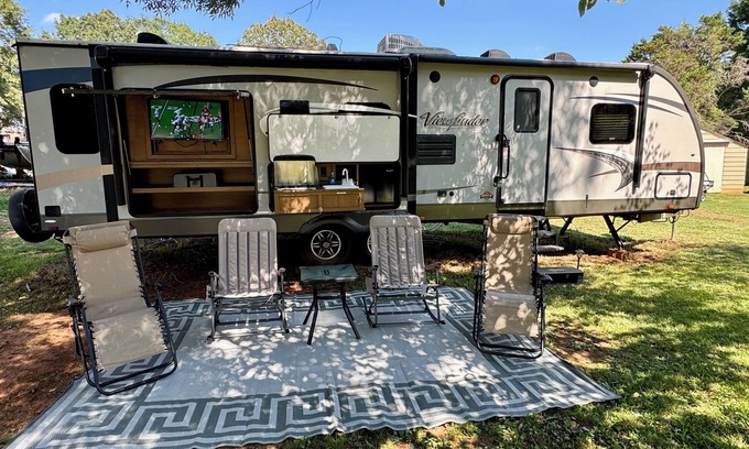 Nicholson House | Cozy RV in quaint Nicholson. Close to UGA.