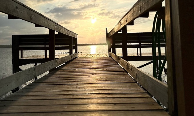 Astatula House | Cozy RV on Little Lake Harris with 2 kayaks/fishing poles. Steps on the lake.