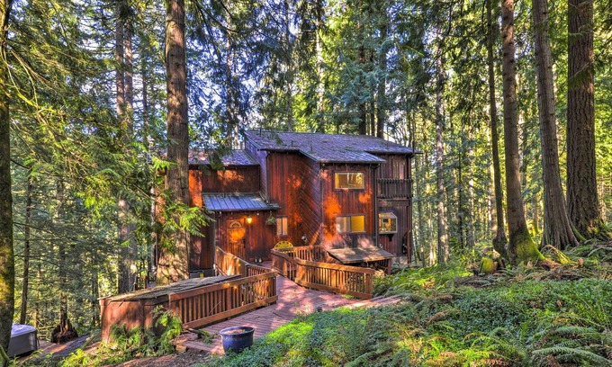 Sandy House | Cozy Sandy Retreat w/Hot Tub & Forest Views!