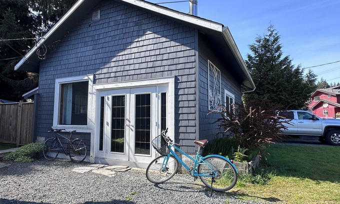 Port Renfrew Cottage | Cozy Seaview Cottage in Port Renfrew, Steps to the Beach