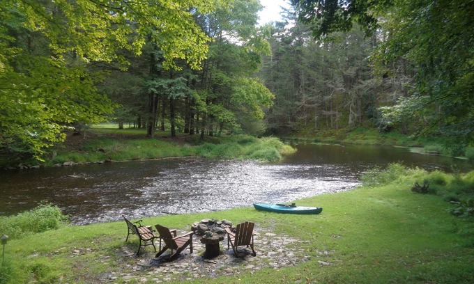 Bushkill House | Cozy secluded waterfront retreat